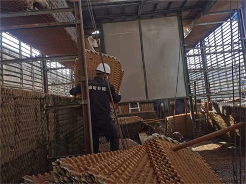 河南方形冷卻塔的減溫特性不但高效并且平穩,方形冷卻塔填料更換視頻